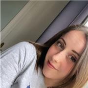 Étudiante diplômée d’un bachelor aux Etats-Unis, je suis à l’écoute, passionnée, et adore rendre les devoirs amusantes à faire !